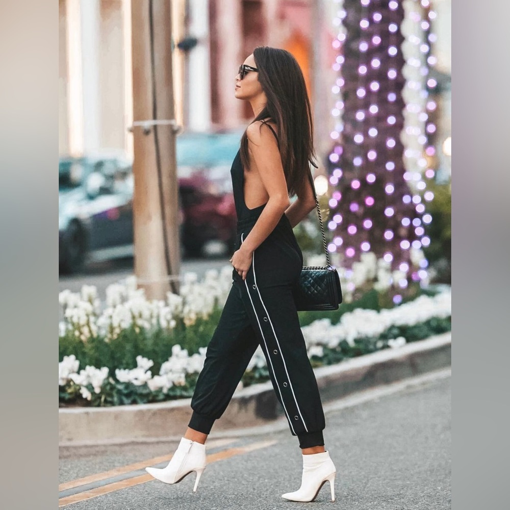 Black and white button pants